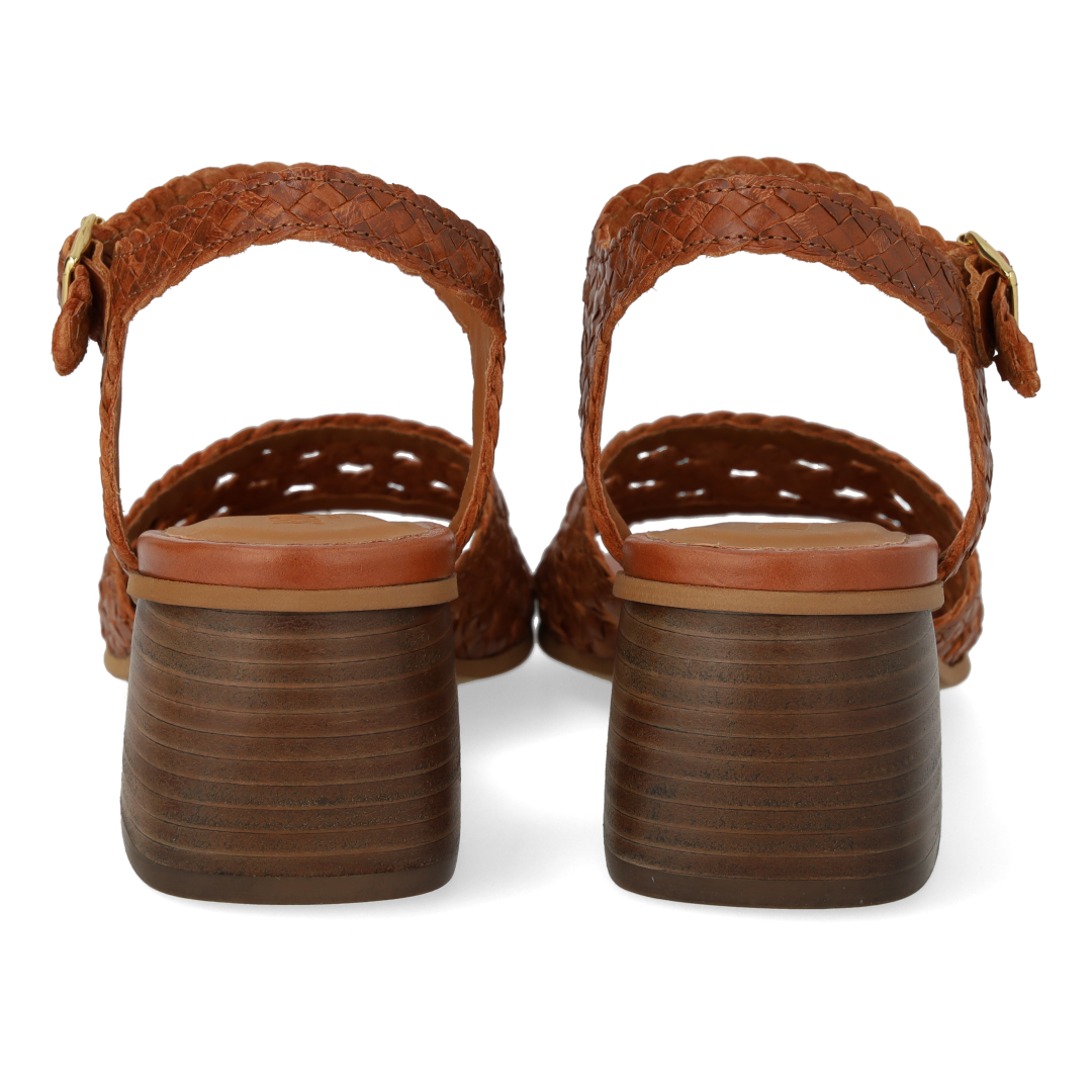 Håndflettet sandal med skulpturel hæl