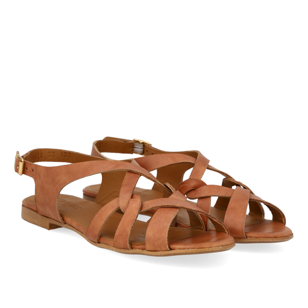 Sandal med remdetaljer