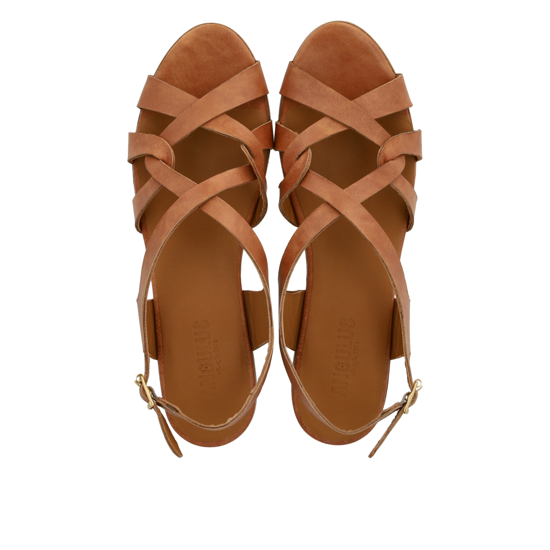 Sandal med remdetaljer