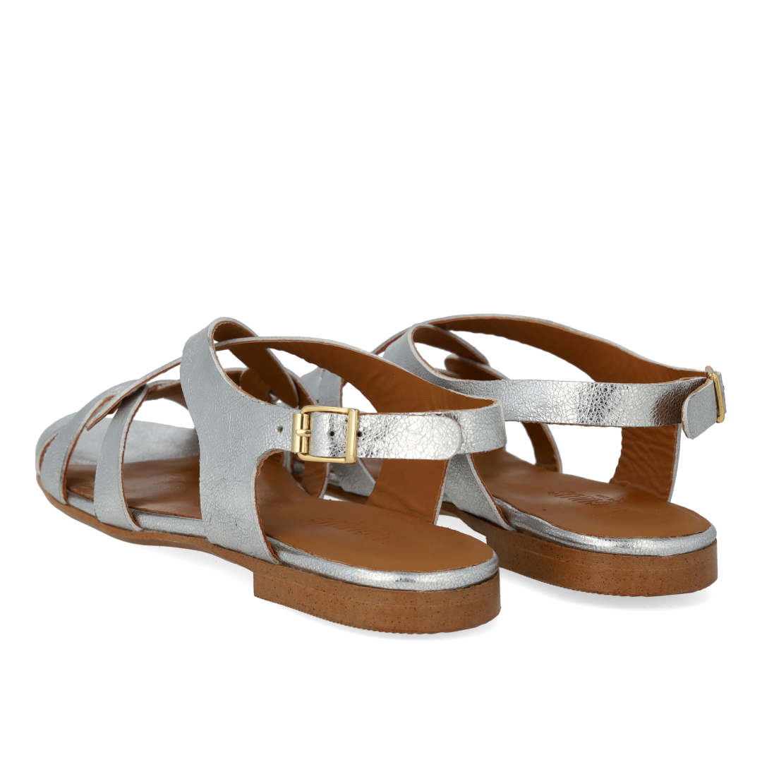 Sandal med remdetaljer