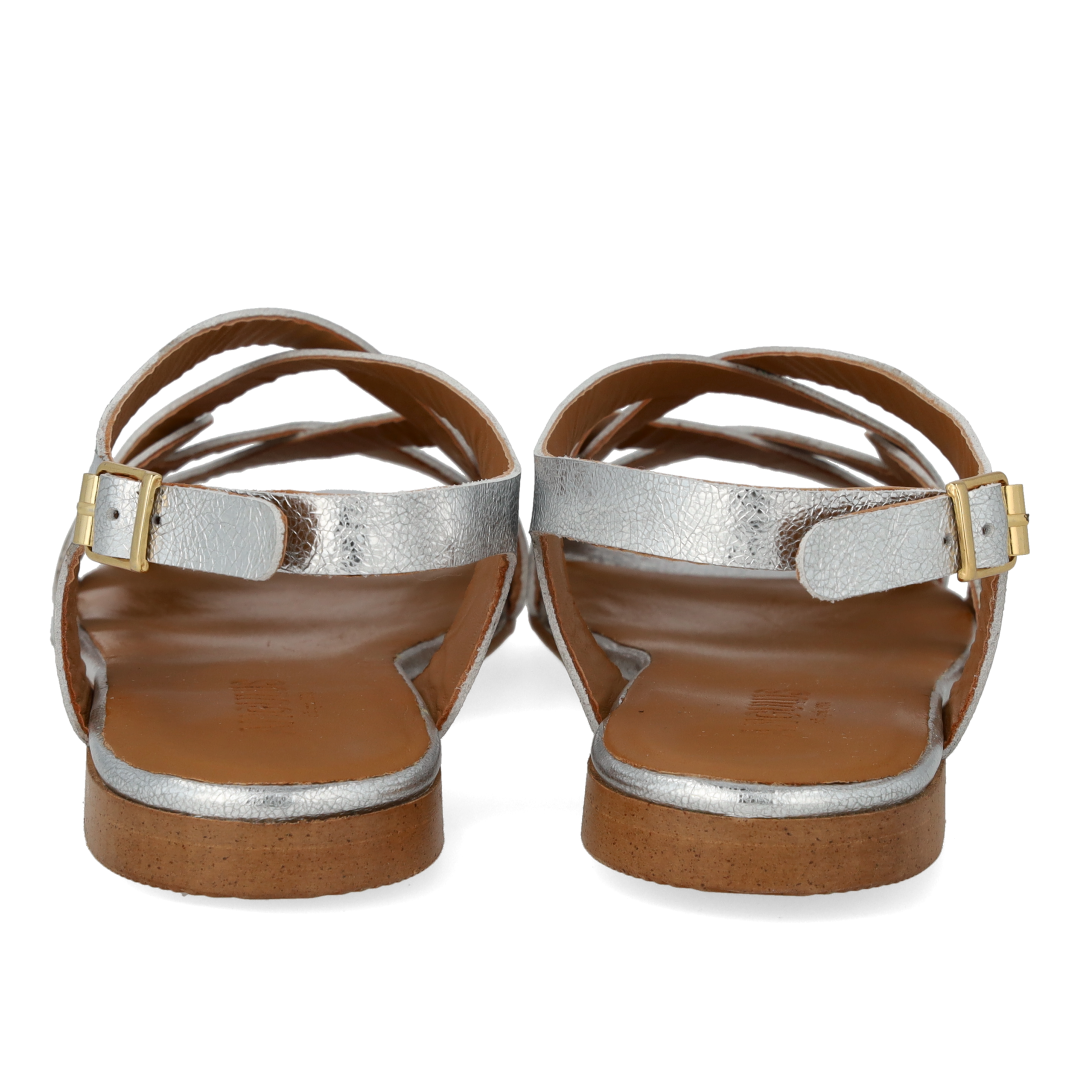Sandal med remdetaljer