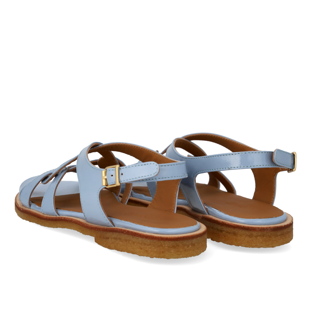 Sandal med remdetaljer