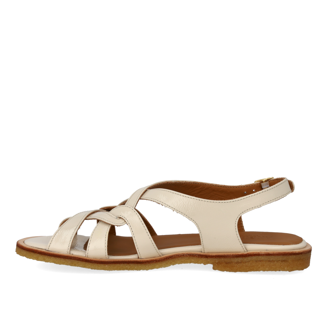 Sandal med remdetaljer