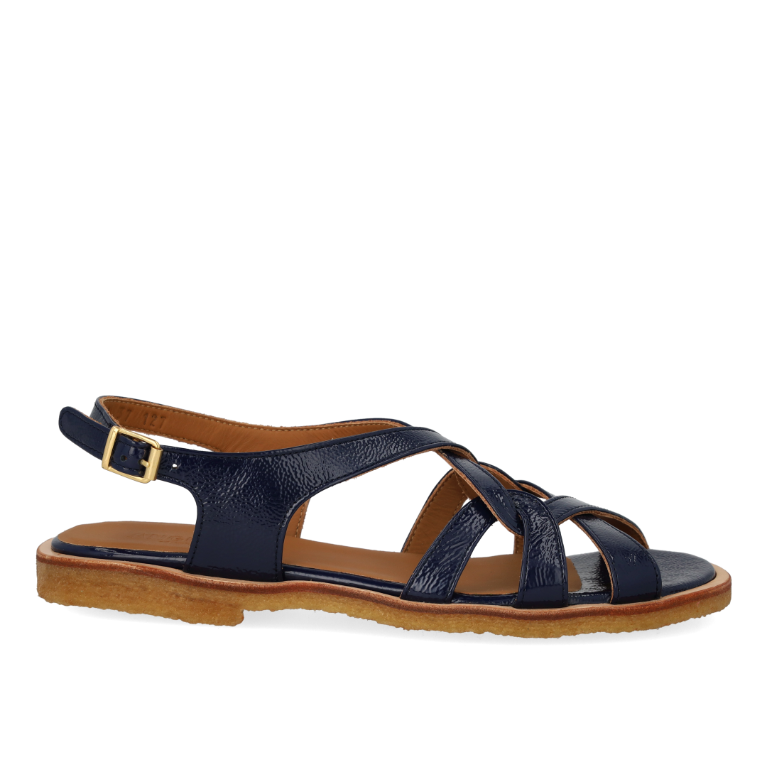 Sandal med remdetaljer