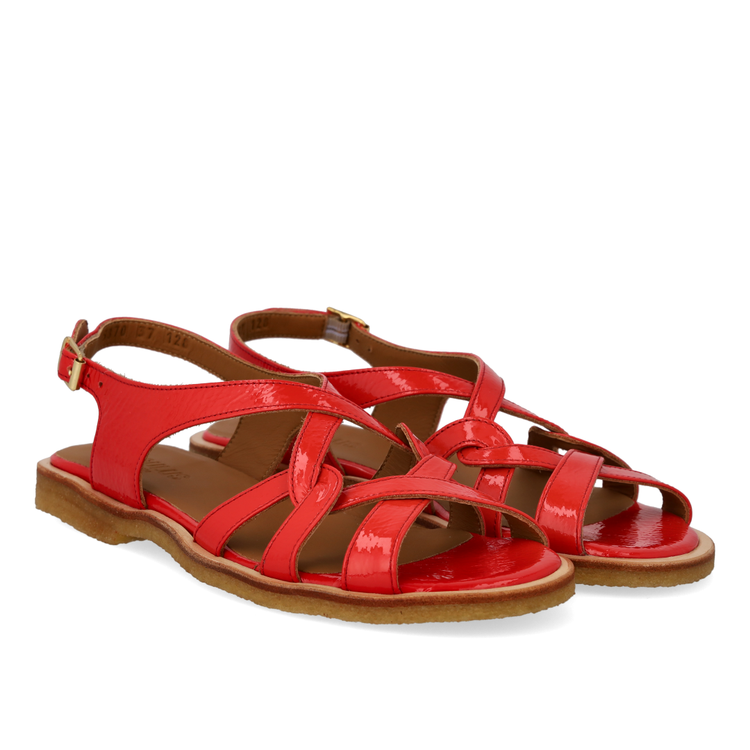 Sandal med remdetaljer