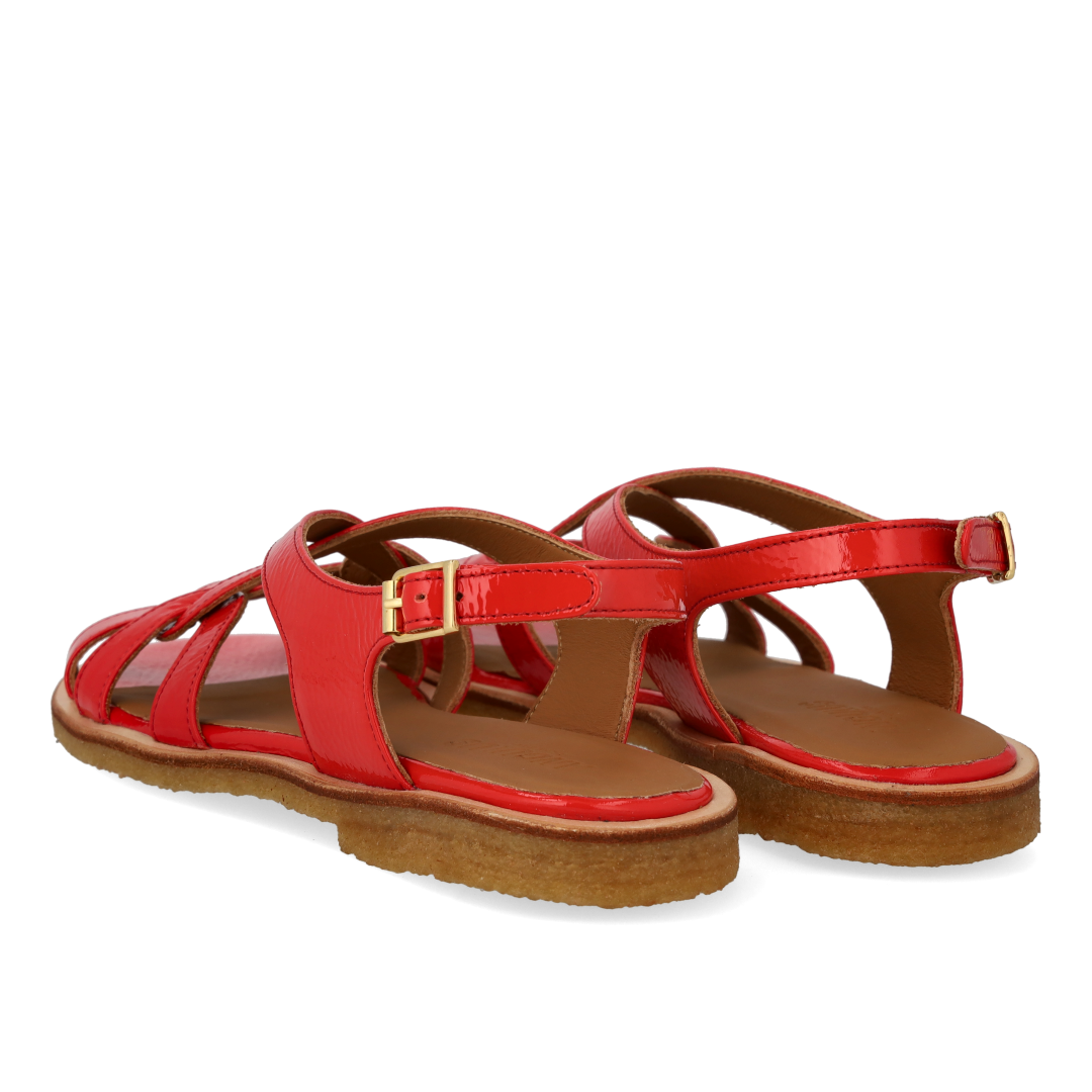 Sandal med remdetaljer