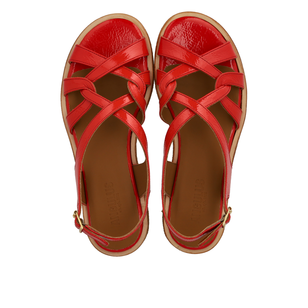 Sandal med remdetaljer
