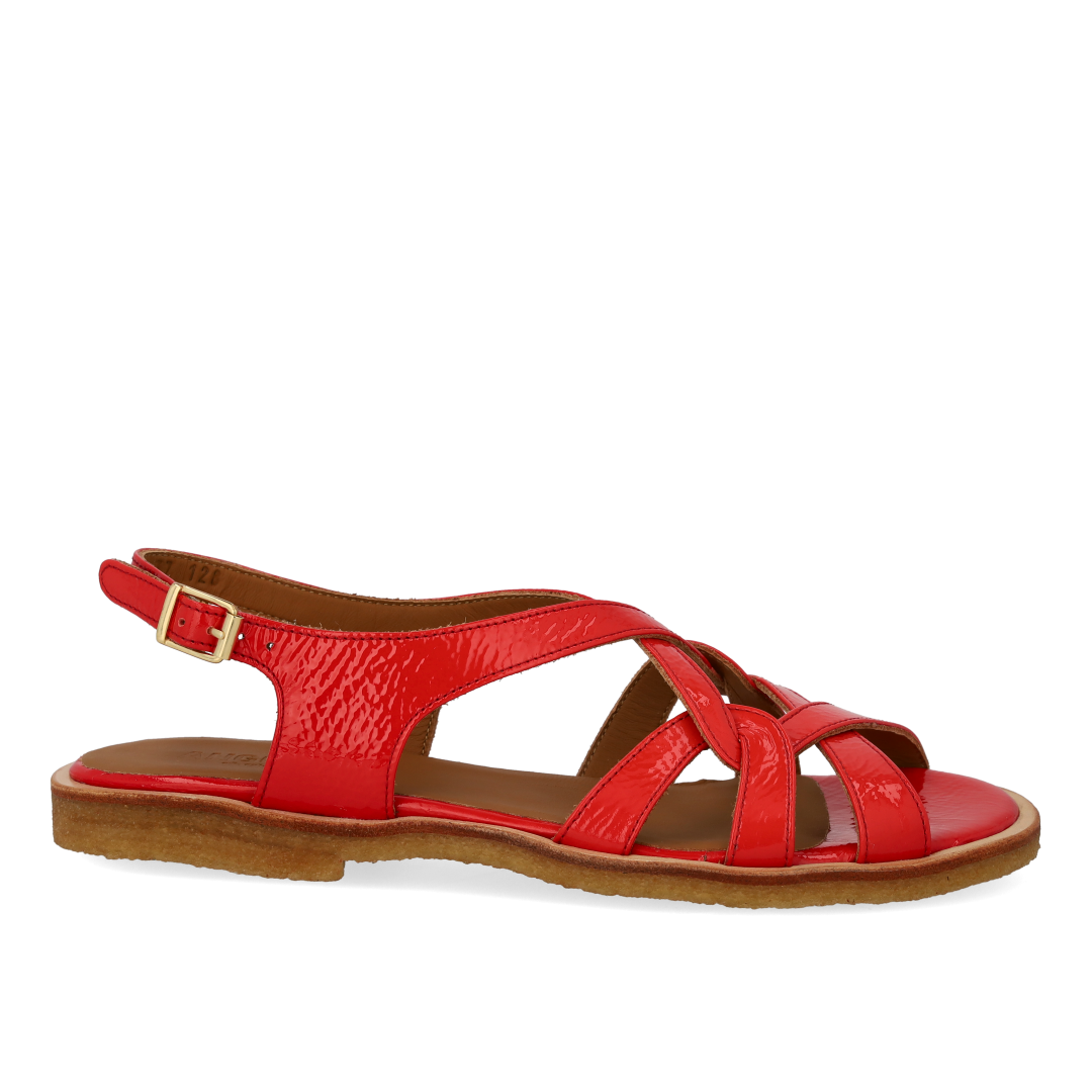 Sandal med remdetaljer