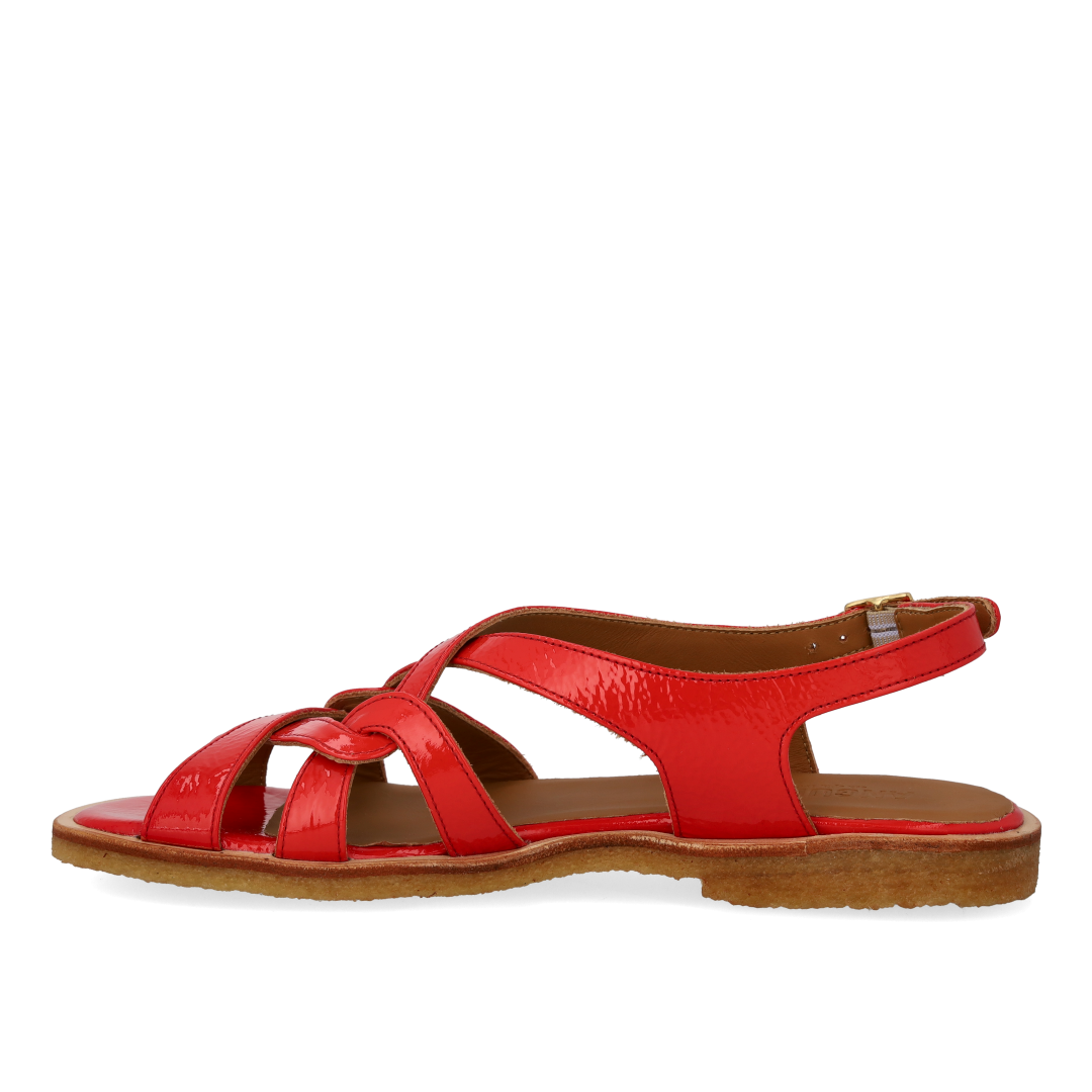Sandal med remdetaljer