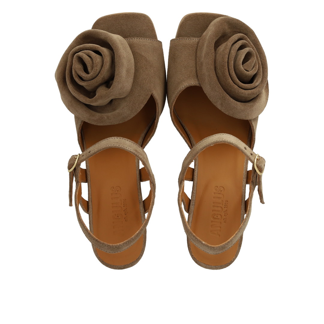 Højhælet Sandal med voluminøs rosedetalje