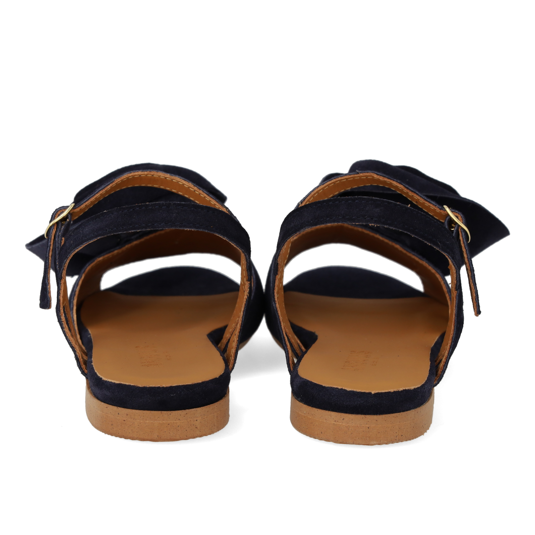 Sandal med voluminøs rosedetalje