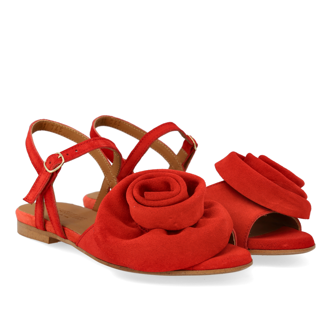 Sandal med voluminøs rosedetalje