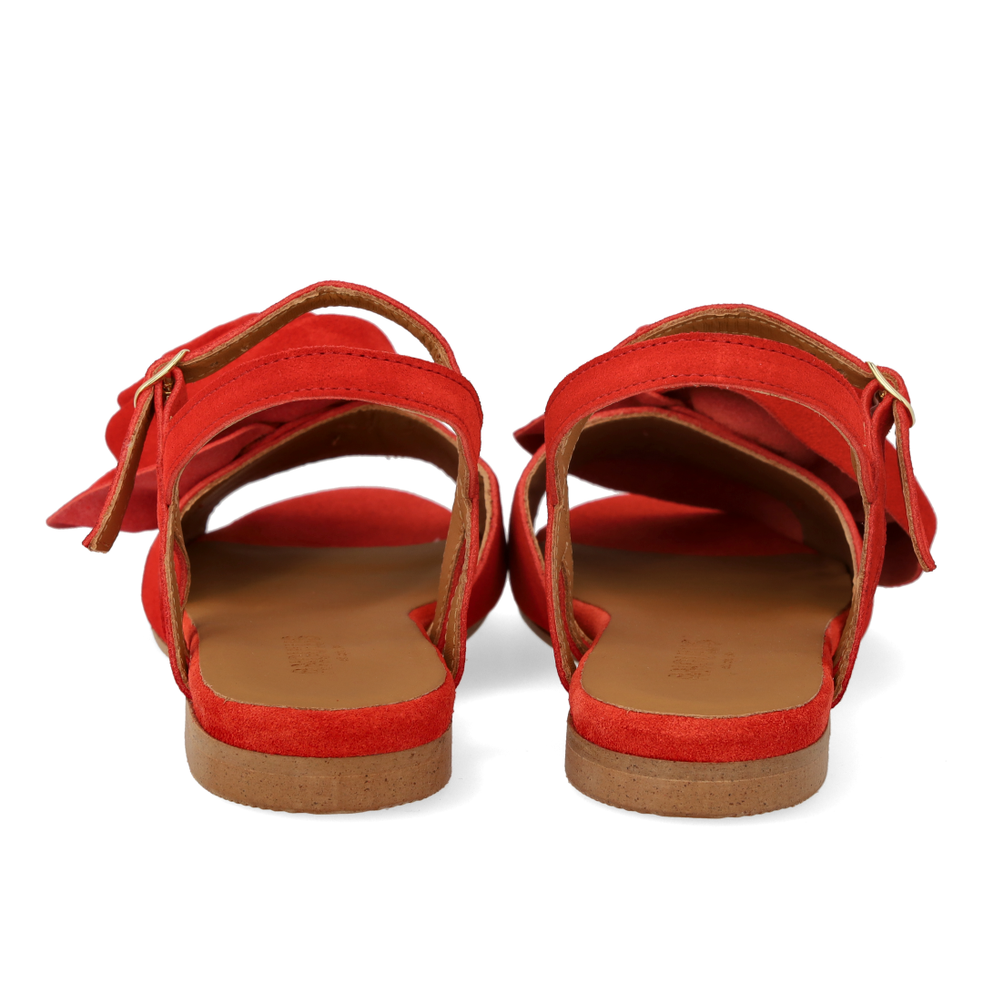 Sandal med voluminøs rosedetalje