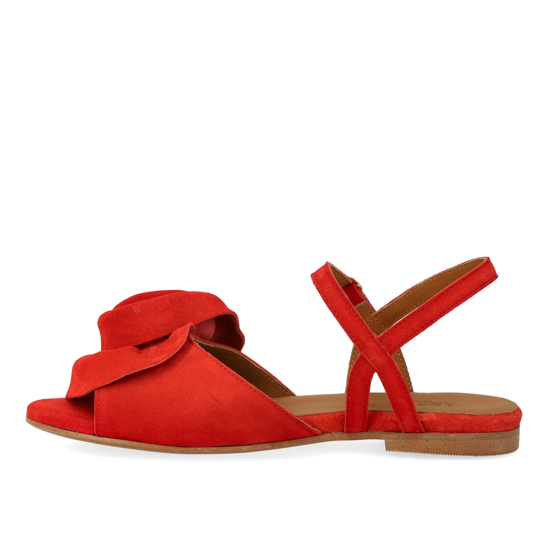 Sandal med voluminøs rosedetalje