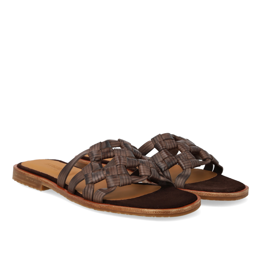 Slip-on sandal med fletdetalje