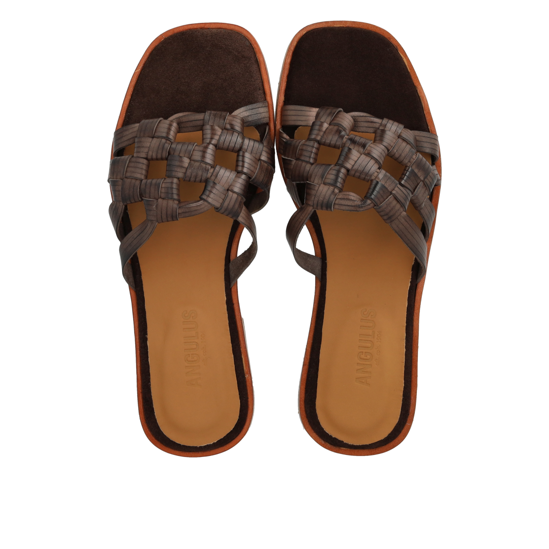 Slip-on sandal med fletdetalje