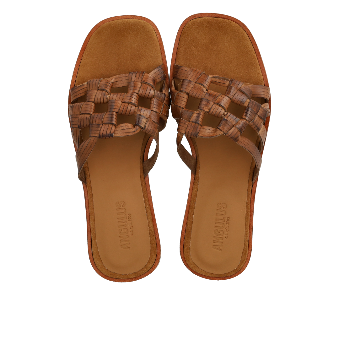 Slip-on sandal med fletdetalje