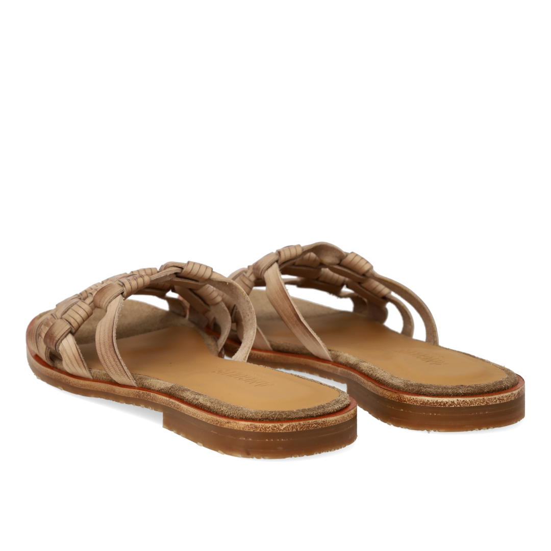 Slip-on sandal med fletdetalje