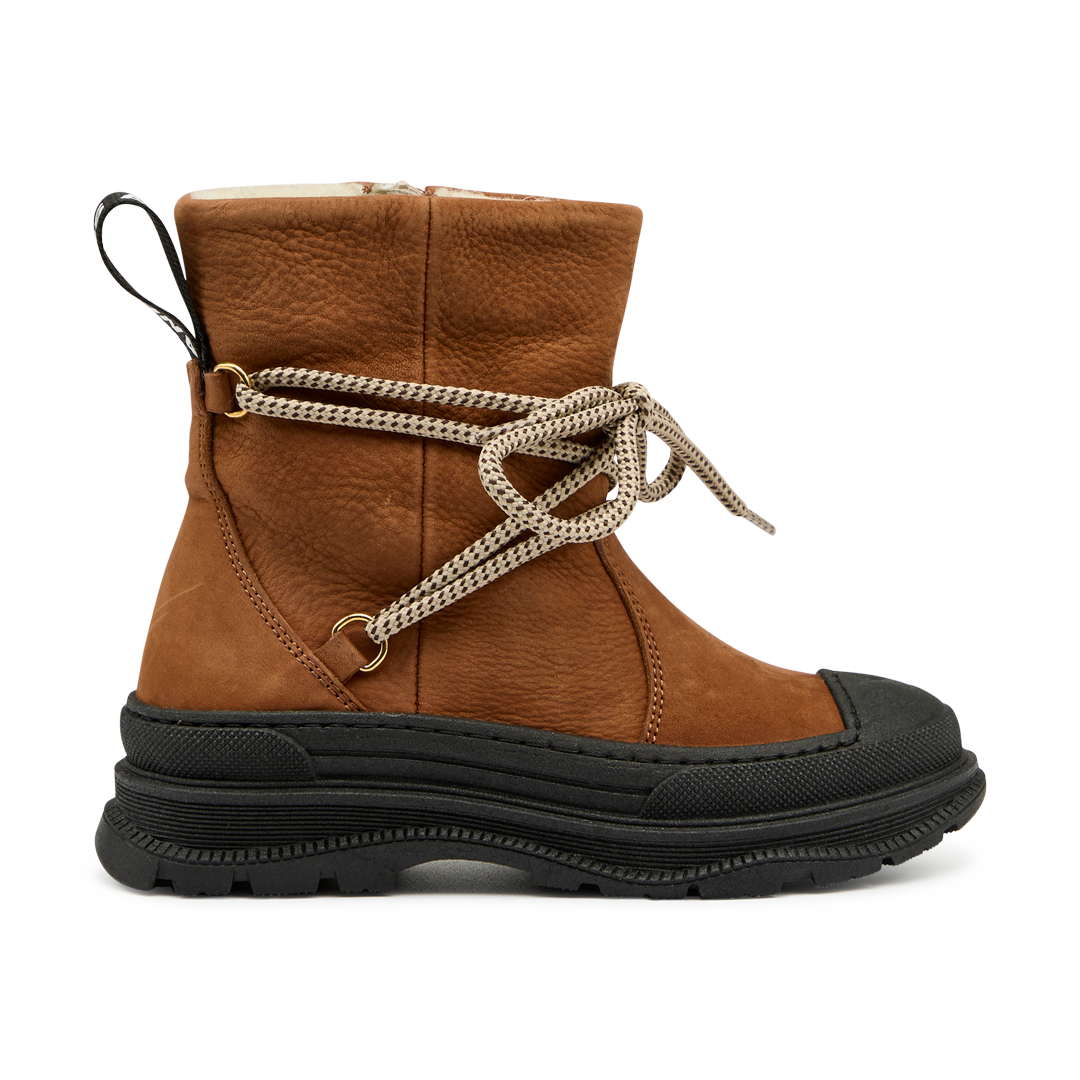 Støvlet med uldfoer og track-sål