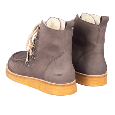 Støvle med uldfoer og bred pasform